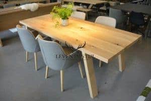 design-tafel-eiken-past-in-ieder-interieur-door-zijn-eenvoud-is-de-strakke-eiken-tafel-in-ieder-huis-op-zijn-plaats-voor-u-op-maat-gemaakt