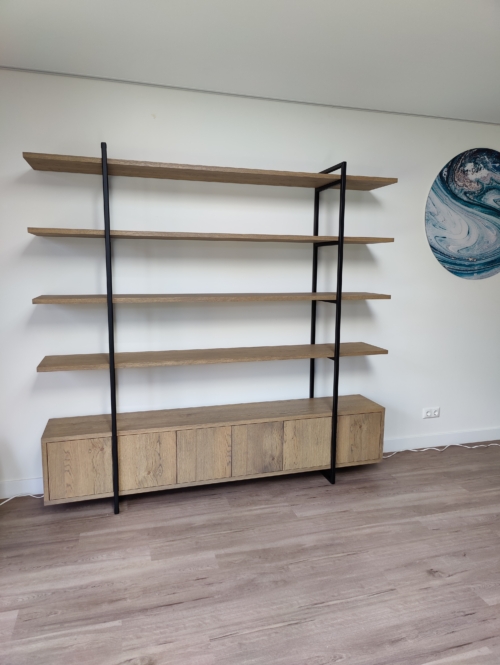 Kast met stalen frame 240x230x40cm