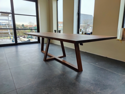 Notenhout tafel 320cm