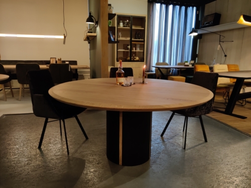 Ronde eettafel