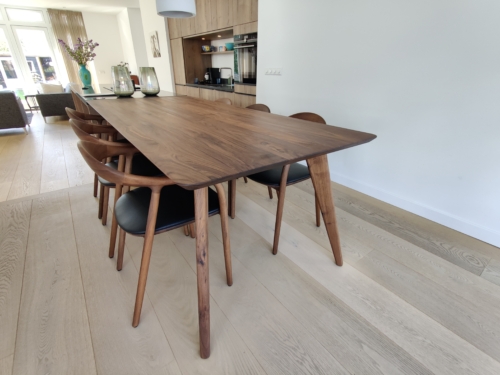 Tafel notenhout 260x100cm