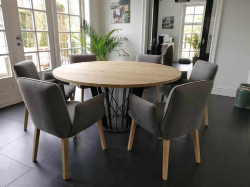 Ronde eikenhout eettafel met design poot