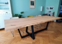 Deze tafel met handige tafelpoot is geschikt voor 6 tot 8 personen