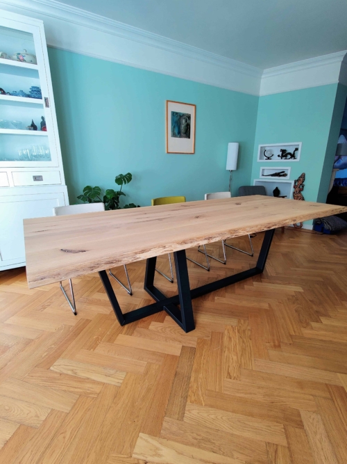 Tafel met handige tafelpoot